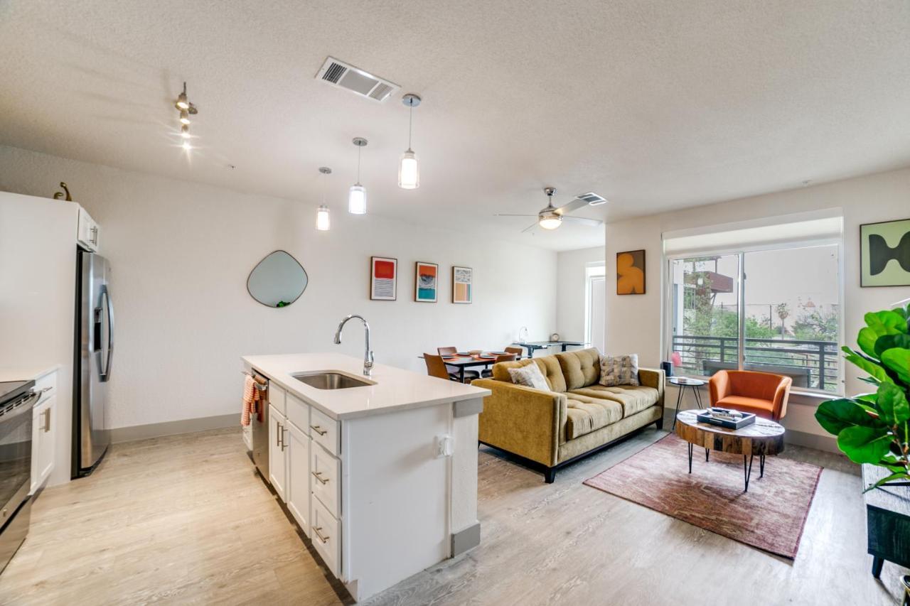 Downtown Apartment With Riverwalk Views Free Parking Pet Friendly Centrally Located On The Riverwalk Σαν Αντόνιο Εξωτερικό φωτογραφία
